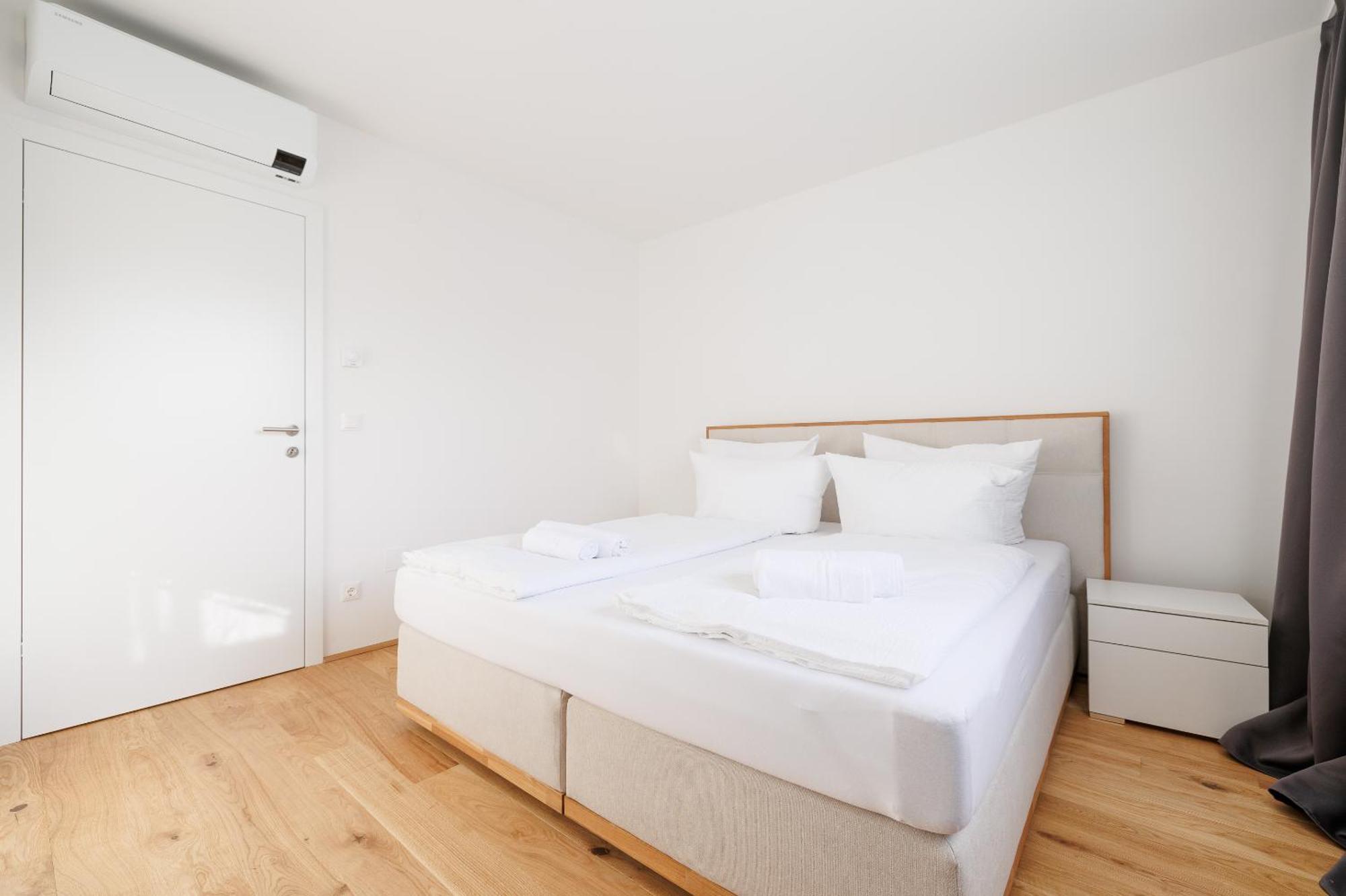 Symphony Apartments 42 - Modern Loft With Terrace And Grill In Central Location 비엔나 외부 사진