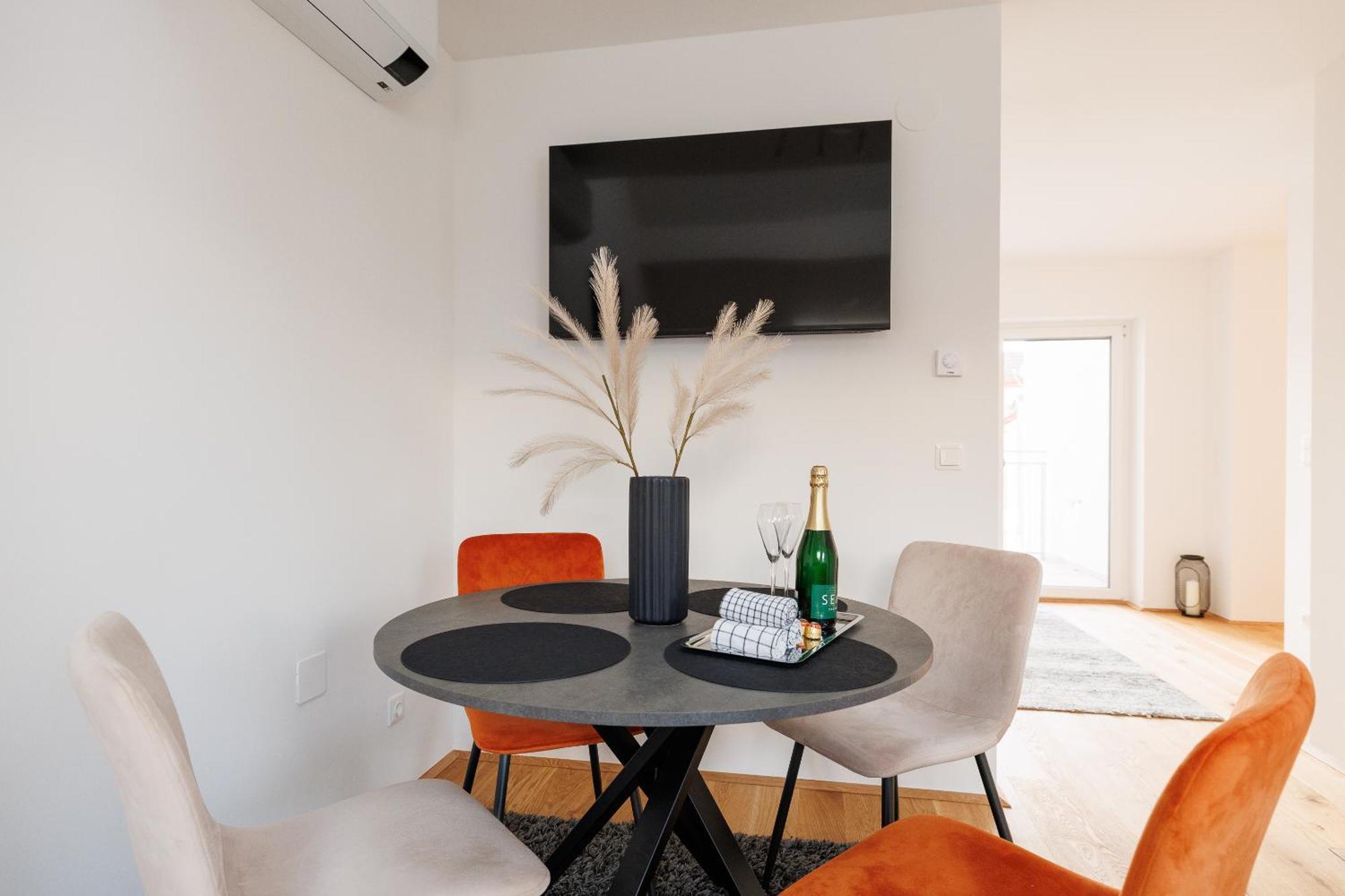 Symphony Apartments 42 - Modern Loft With Terrace And Grill In Central Location 비엔나 외부 사진